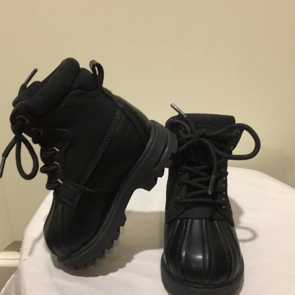 NWOT! Lugz Kids lace up construction boots memory foam insole slip resistance 5